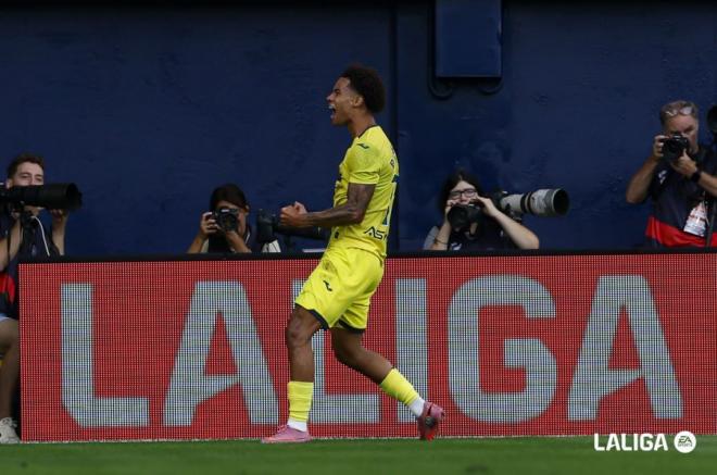 Tajon Buchanan celebra uno de sus goles ante el Girona (Foto: LaLiga).