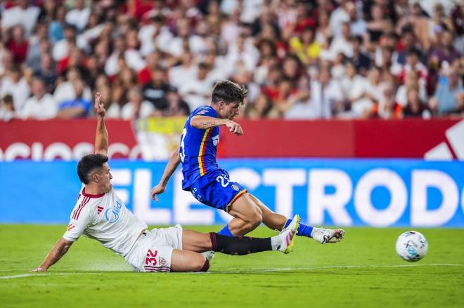 Adrián Liso anotando un gol ante el Sevilla (Foto: Europa Press)