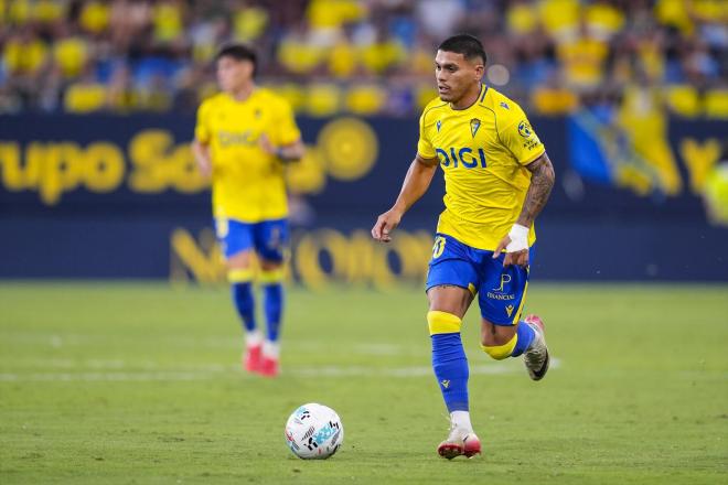 Brian Ocampo, durante un partido del Cádiz (Foto: Europa Press).
