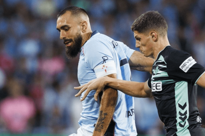 Borja Iglesias ante el Betis (Foto: LaLiga).