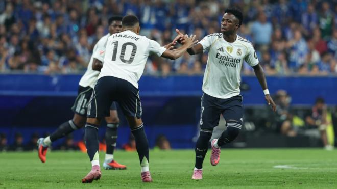Vinicius y Mbappé celebrando un gol (Europa Press)