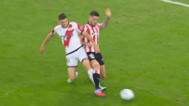 El penalti que le pitaron a favor al Athletic contra el Rayo.