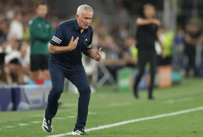 José Mourinho, durante el Fenerbahce-Benfica (Foto: EFE).