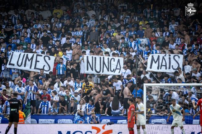 El mensaje en Riazor contra los incendios durante el Dépor-Burgos (Foto: RC Deportivo).