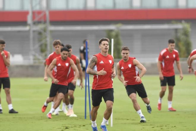 Alfon se ejercita con el grupo. (Foto: Kiko Hurtado)