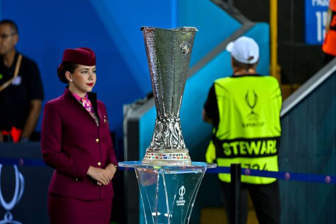 El trofeo de la UEFA Europa League (Foto: CordonPress).