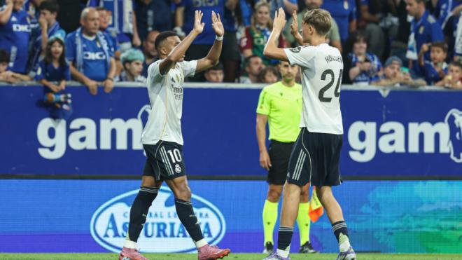 Kylian Mbappé y Huijsen celebrando un gol (Europa Press)