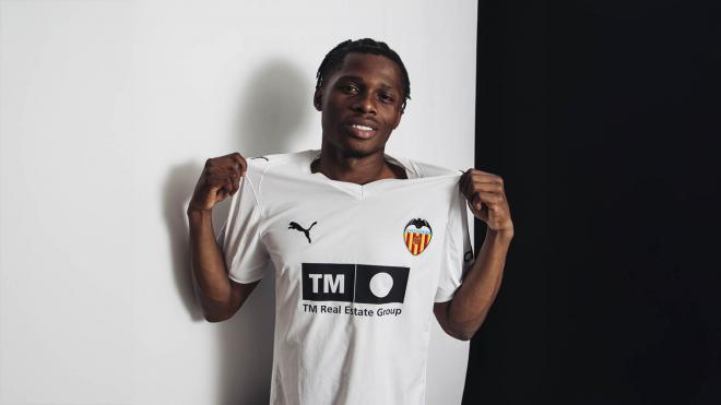 Largie Ramazani firma por el Valencia CF (Foto: Valencia CF)