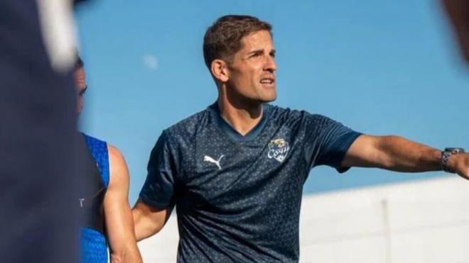 Robert Moreno entrenando a su equipo, el PFC Sochi (Foto: @robertmoreno)