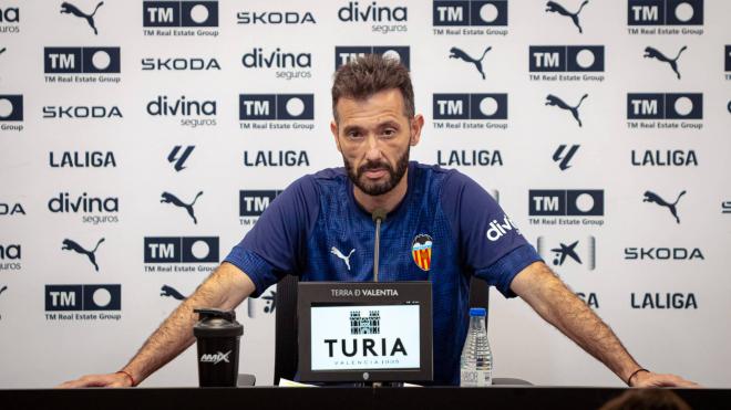 Carlos Corberán en sala de prensa (Foto: Valencia CF)