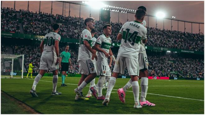 La celebración del gol de Rodrigo Mendoza. (@elchecf)