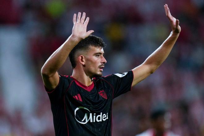 Kike Salas, ante el Girona (Foto: EFE)