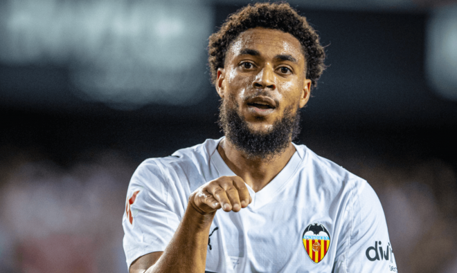 Arnaut Danjuma, uno de los fichajes del Valencia CF, ante el Getafe (Foto: Valencia CF)