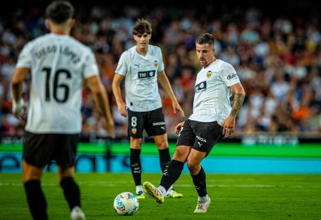 Baptiste Santamaría, una apuesta de Carlos Corberán (Foto: Valencia CF)