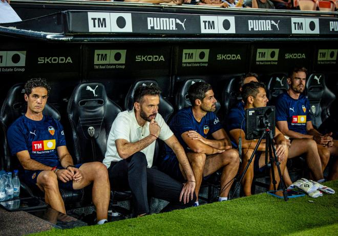 Carlos Corberán en Mestalla (Foto: Valencia CF)