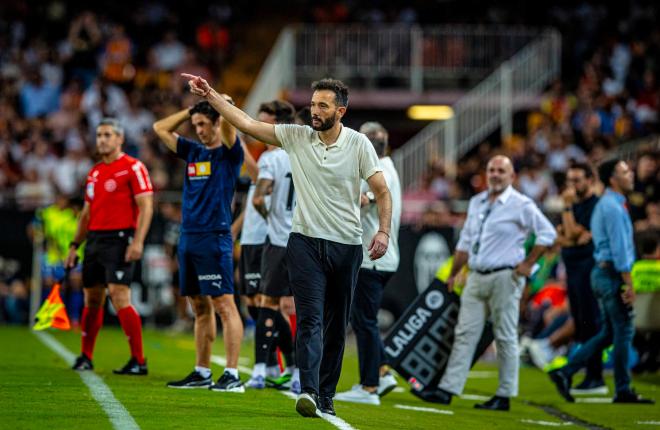 Carlos Corberán en Mestalla, el gran valor para Santi Cañizares (Foto: Valencia CF)