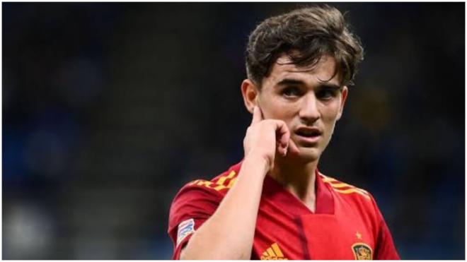 Gavi jugando con la Selección española. (Cordon Press)