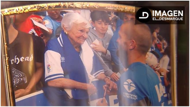 La afición de Asun Borospe por el Deportivo Alavés.
