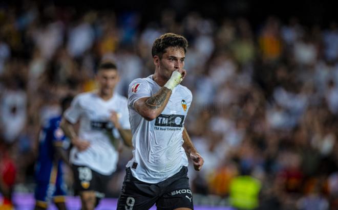 Hugo Duro celebra un gol (Foto: Valencia CF)