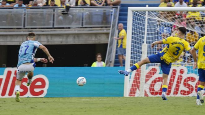 Gol de Rafa Rodríguez en el Las Palmas - Málaga CF (Foto: LALIGA).