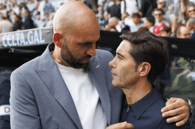 Claudio Giráldez saluda a Marcelino García en Balaídos (Foto: LaLiga).
