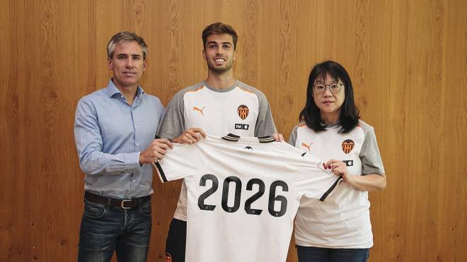 El Valencia CF renovó a Alberto Marí en 2023 a pesar de su lesión (Foto: Valencia CF)