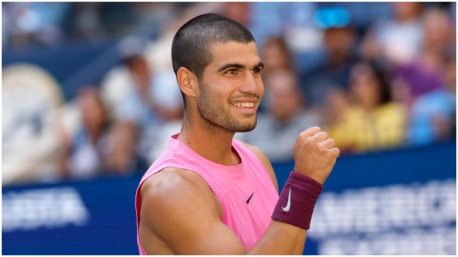 Carlos Alcaraz pasa a cuartos de final en el US Open. (EFE)