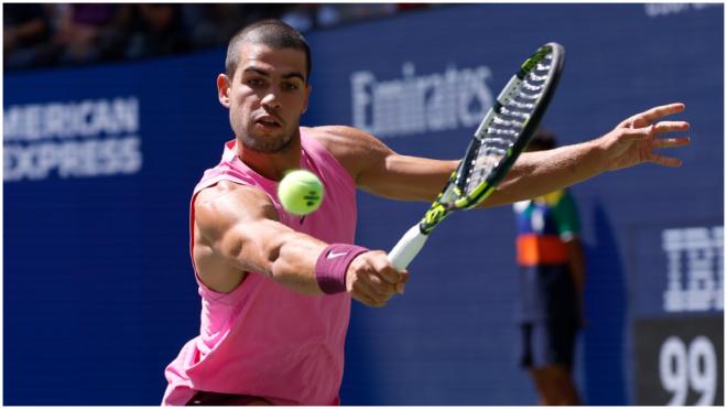 Carlos Alcaraz pasa a cuartos de final en el US Open. (EFE)