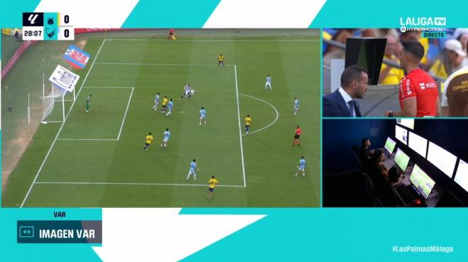Posible penalti de Víctor García en Las Palmas - Málaga CF (Imagen: Archivo VAR).