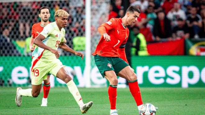 Lamine Yamal y Cristiano Ronaldo en el Portugal-España (Fuente: Cordon Press)
