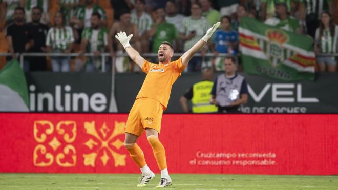 Gesto de Unai Simón ante el Betis en La Cartuja (Foto: Athletic Club).