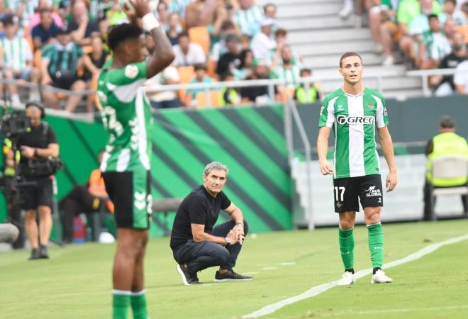 Ernesto Valverde sigue el juego ante el Betis en La Cartuja (Foto: Kiko Hurtado).