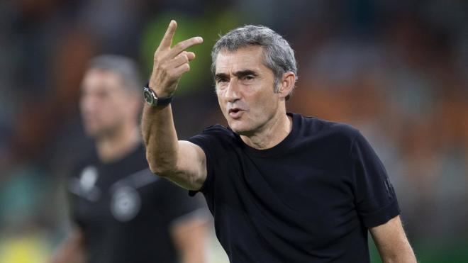 Órdenes de Ernesto Valverde ante el Betis en La Cartuja (Foto: Athletic Club).