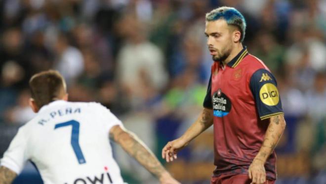 Miguel de la Fuente celebra un gol con Duk (FOTO: LALIGA).