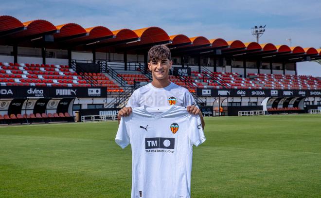 Víctor Fernández jugará en el Valencia CF (Foto: Valencia CF)