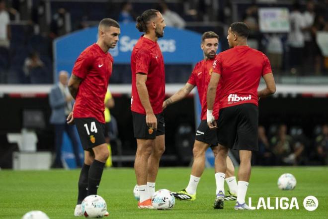 Dani Rodríguez, entre los suplentes del Mallorca en el Bernabéu (FOTO: LALIGA).