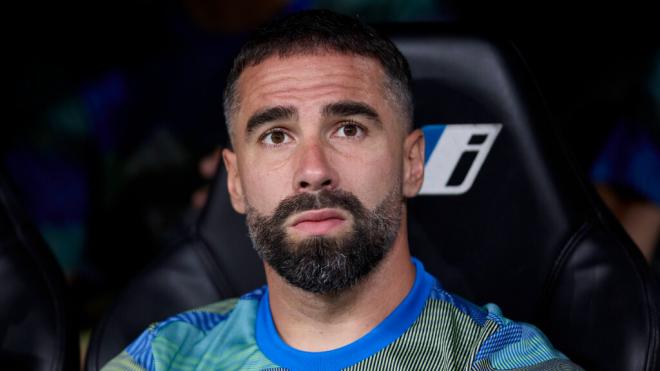 Dani Carvajal en el banquillo del Bernabéu (Cordon Press)
