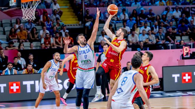 En directo, Dario Brizuela, durante el Italia-España (