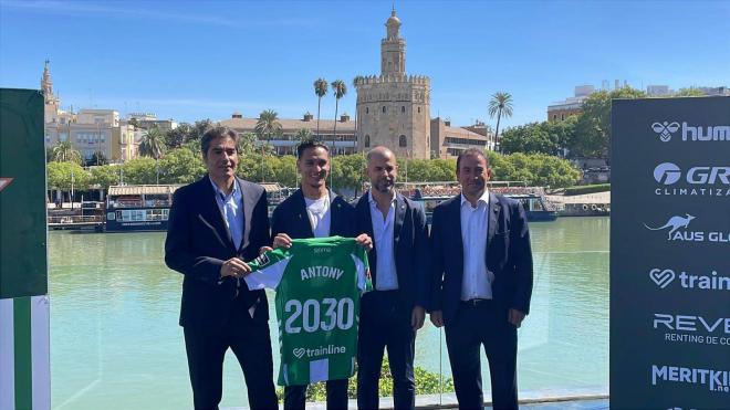 La primera imagen de Antony en su vuelta al Betis (Foto: Kiko Hurtado).