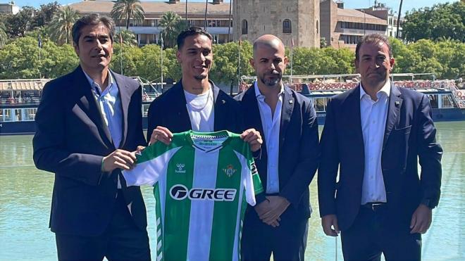 La primera imagen de Antony en su vuelta al Betis (Foto: Kiko Hurtado).