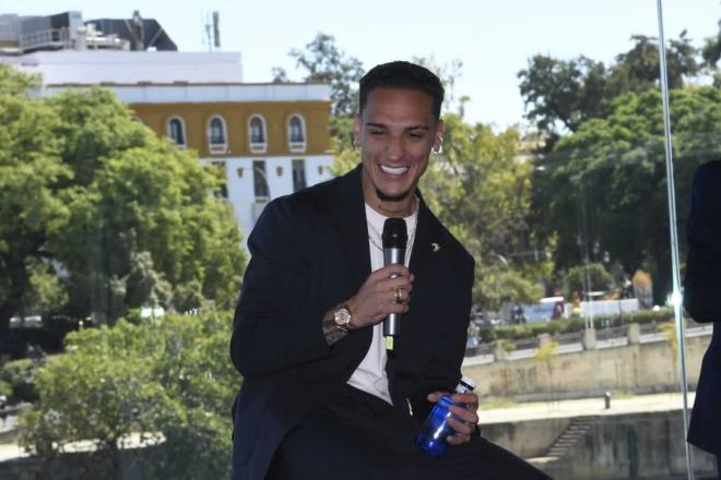 Antony, en su presentación en el Betis (Foto: Kiko Hurtado).
