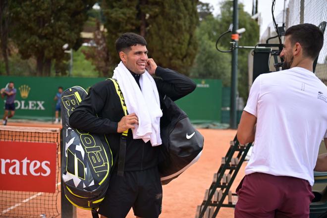 Saludo amistoso entre Novak Djokovic y Carlos Alcaraz (Foto: CordonPress).