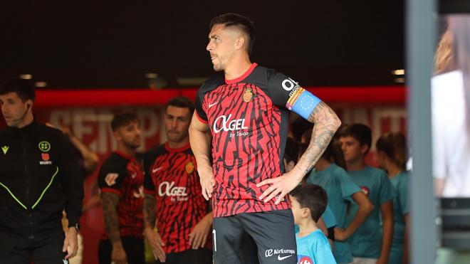 Dani Rodríguez, con el brazalete de capitán del Mallorca (Foto: LALIGA).