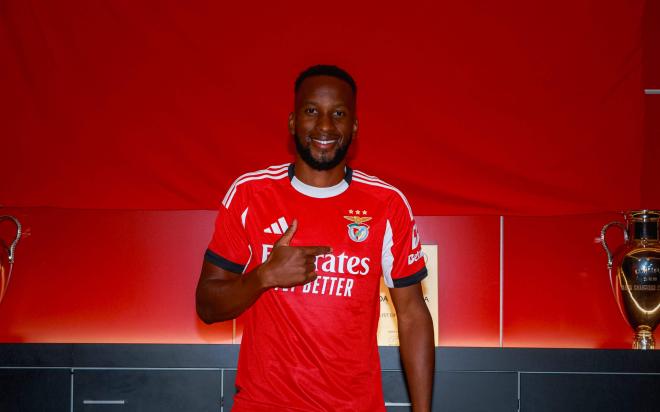 Dodi Lukebakio, en su presentación con el Benfica (Foto: SLB).