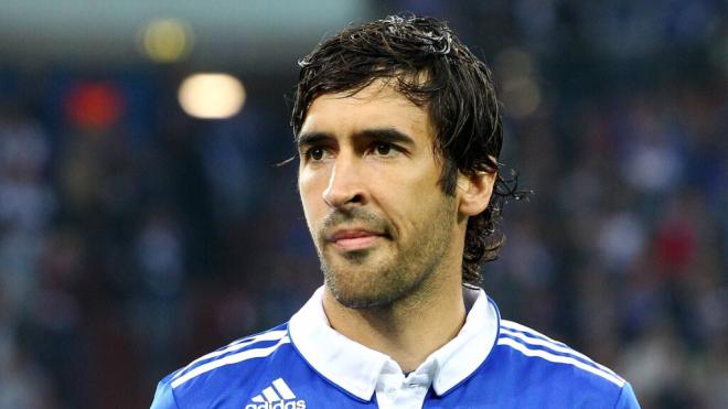 Raúl González, durante su etapa en el Schalke 04 (foto: Cordon Press).