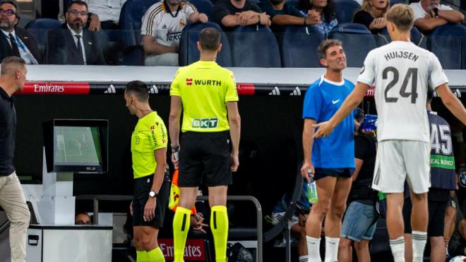 El árbitro del Real Madrid vs Mallorca con el VAR (Cordon Press)
