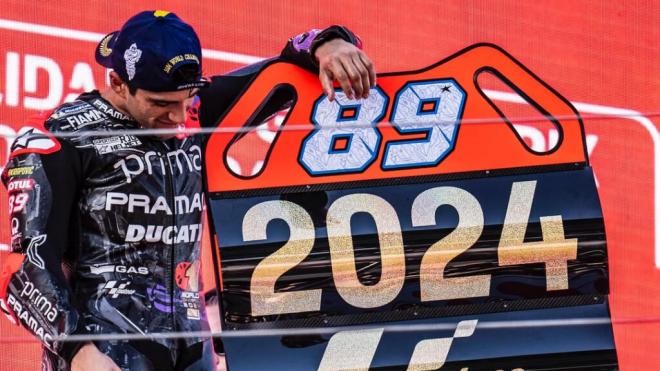 Jorge Martín, coronándose Campeón de MotoGP en 2024 (Foto: @89jorgemartin).
