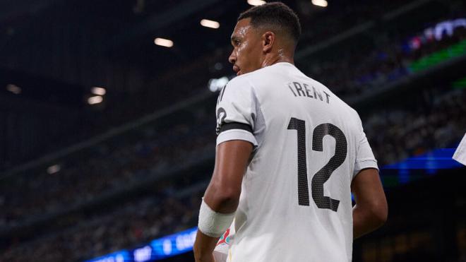 Alexander-Arnold, en un partido (Foto: Cordon Press)