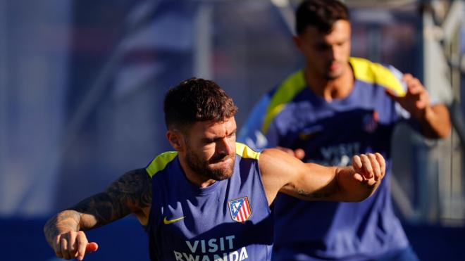 Javi Galán, durante un entrenamiento del Atlético de Madrid (foto: Atleti X).