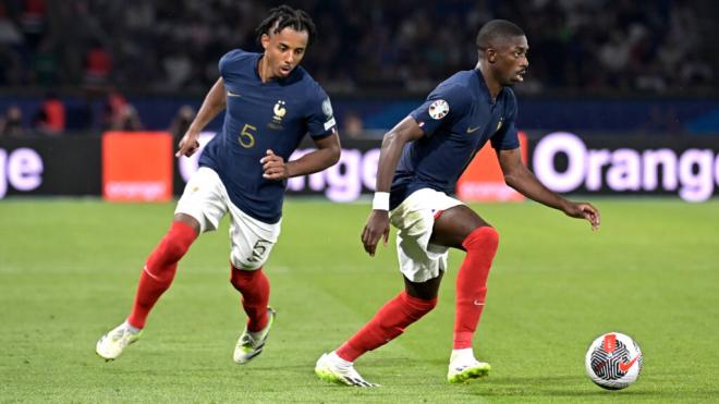 Jules Koundé, junto a Ousmané Dembélé, en un partido con Francia (Foto: Cordon Press).